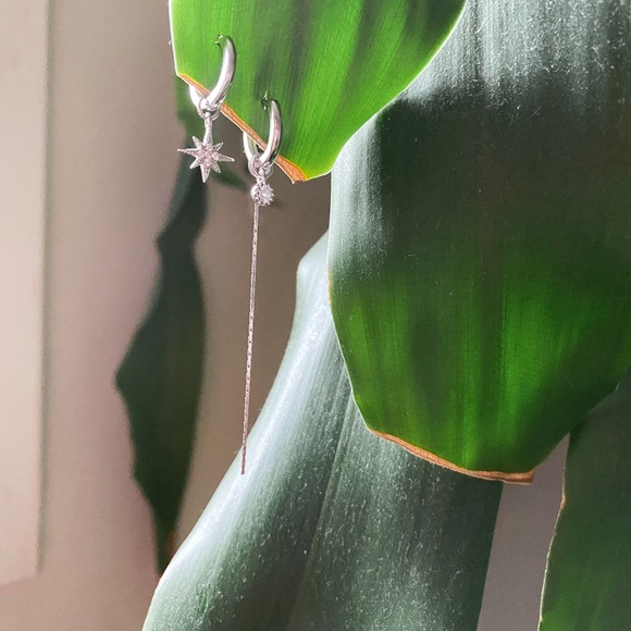 Asymmetric Sun & Star Duo Earrings - Picture 3 of 3